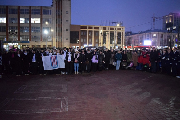 В память о защитниках Ленинграда в Иванове прошла акция «900 свечей»